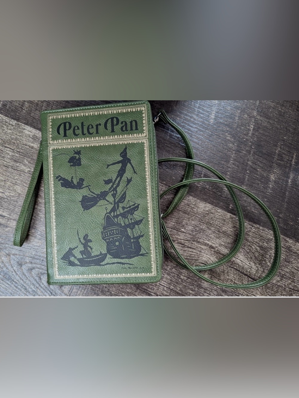 NEW w Tags Green Peter Pan Book-Style Convertible Crossbody Bag Clutch Wristlet